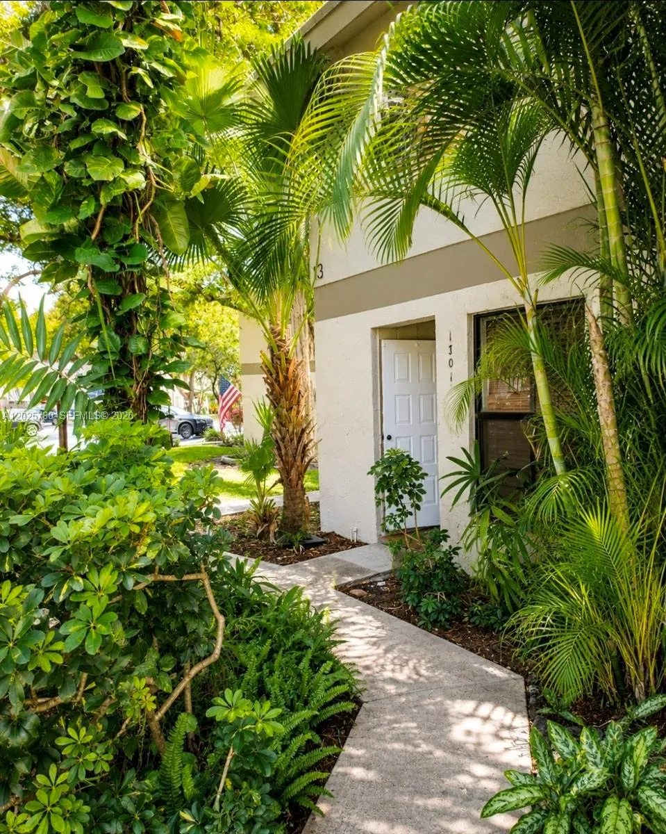 3082 S Oakland Forest Dr #1301 Oakland Park, FL 33309