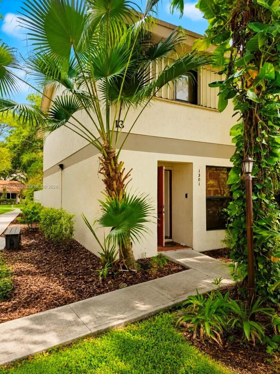 3082 S Oakland Forest Dr #1301 Oakland Park, FL 33309