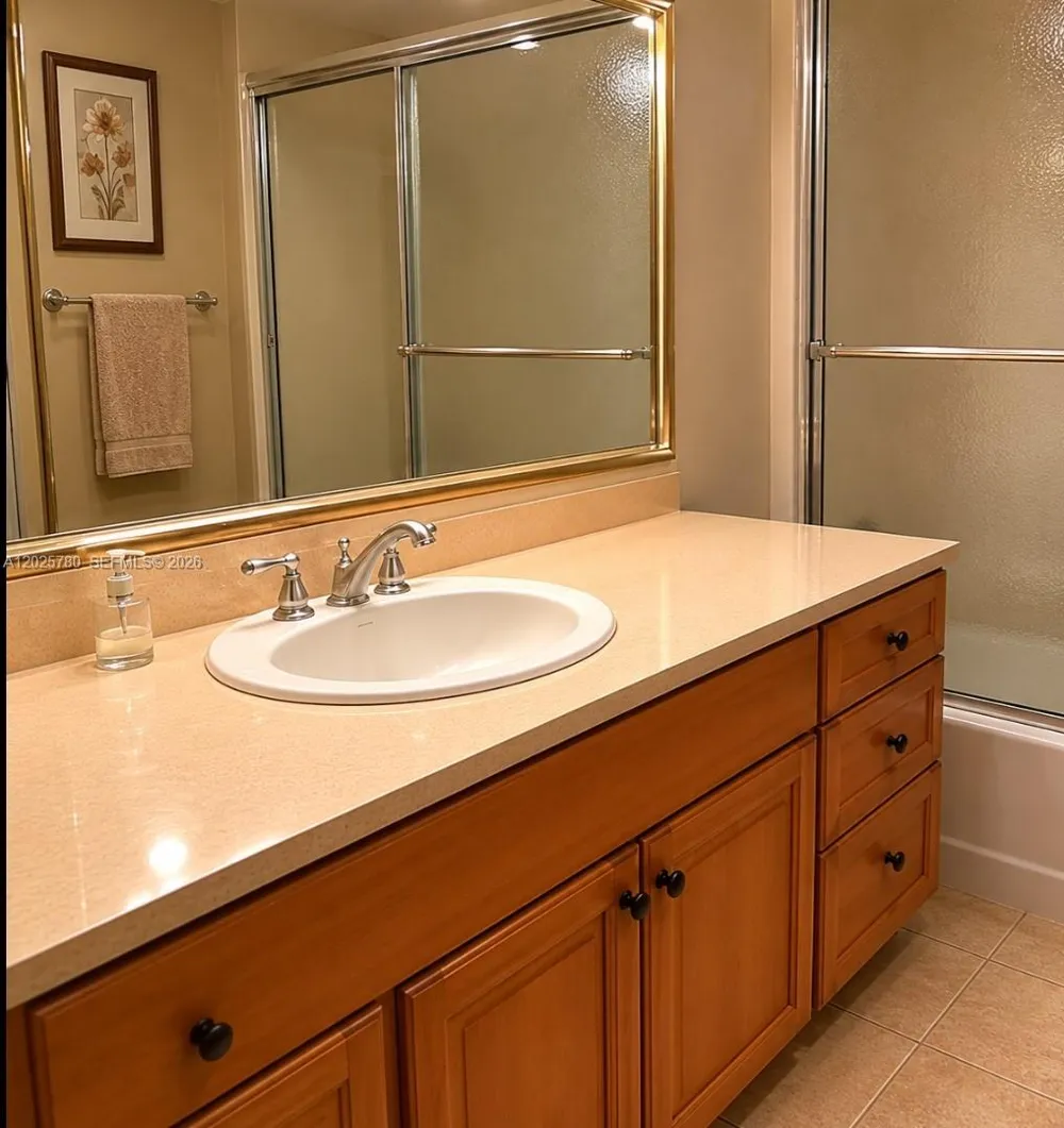 3082 S Oakland Forest Dr #1301 Oakland Park, FL 33309