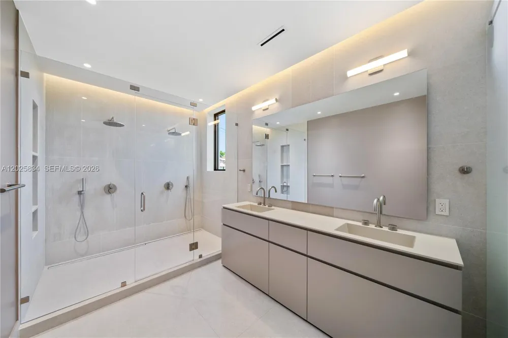 571 Glenridge Rd Key Biscayne, FL 33149