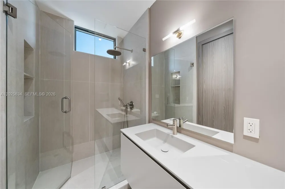 571 Glenridge Rd Key Biscayne, FL 33149