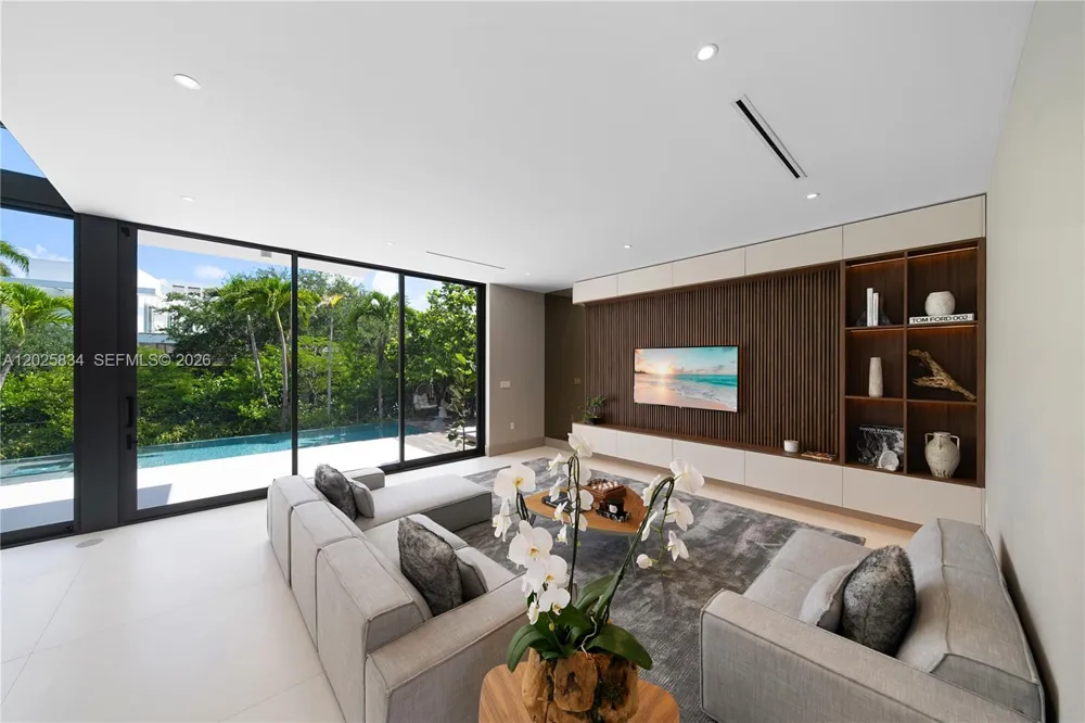 571 Glenridge Rd Key Biscayne, FL 33149