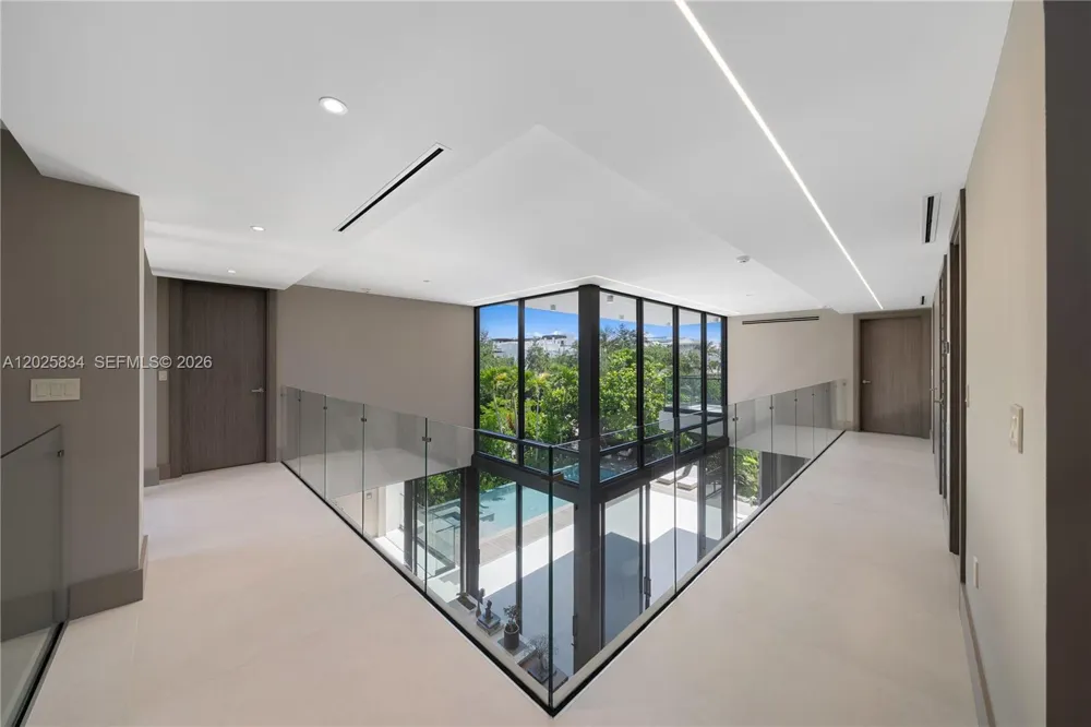 571 Glenridge Rd Key Biscayne, FL 33149