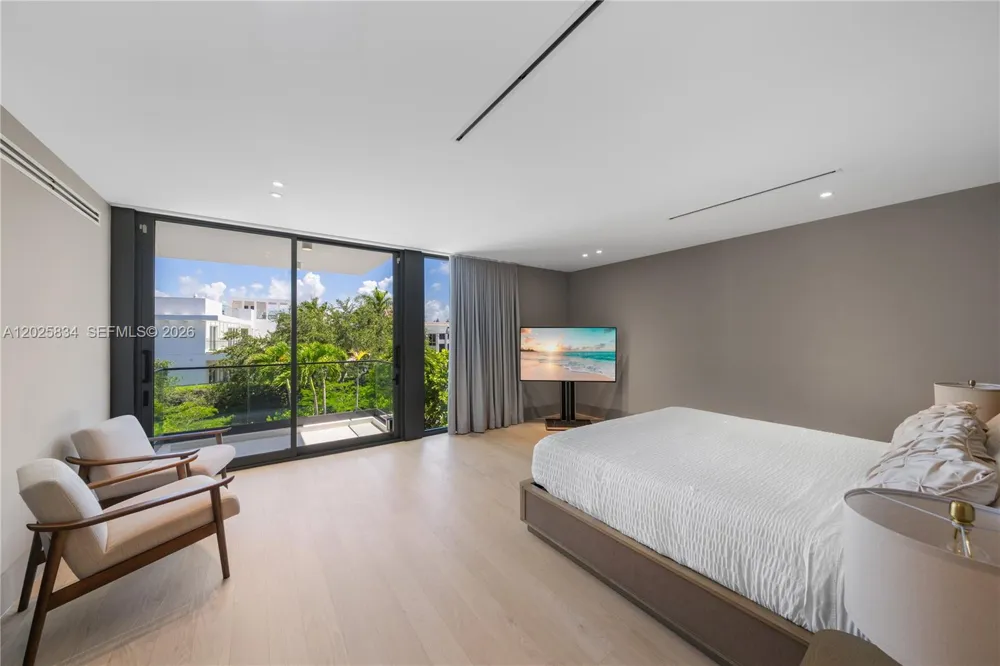 571 Glenridge Rd Key Biscayne, FL 33149