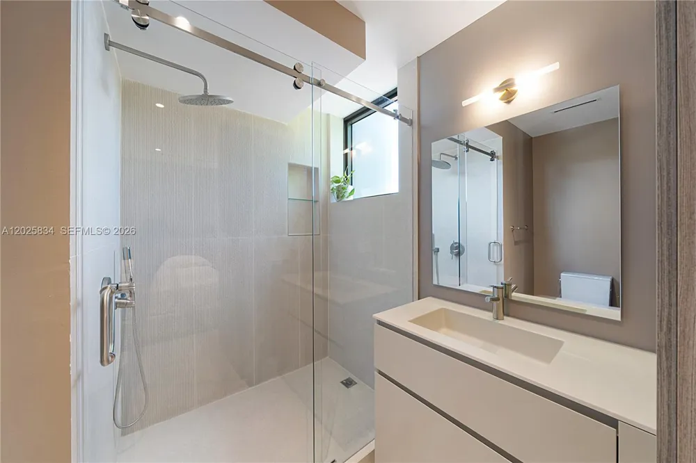 571 Glenridge Rd Key Biscayne, FL 33149