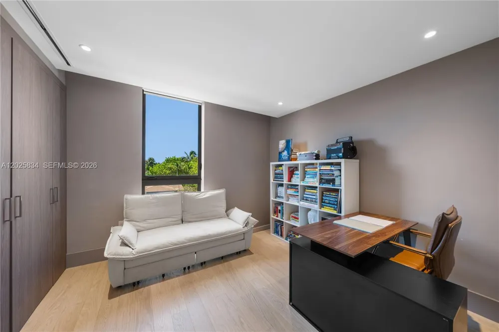 571 Glenridge Rd Key Biscayne, FL 33149