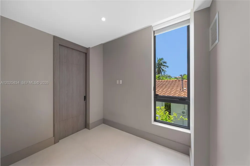 571 Glenridge Rd Key Biscayne, FL 33149