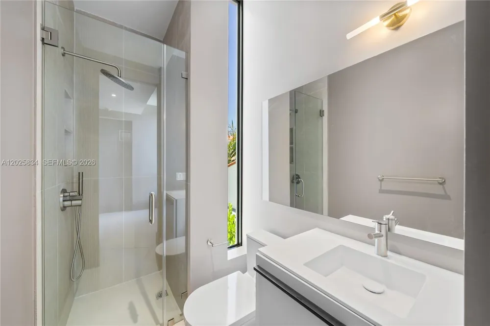 571 Glenridge Rd Key Biscayne, FL 33149