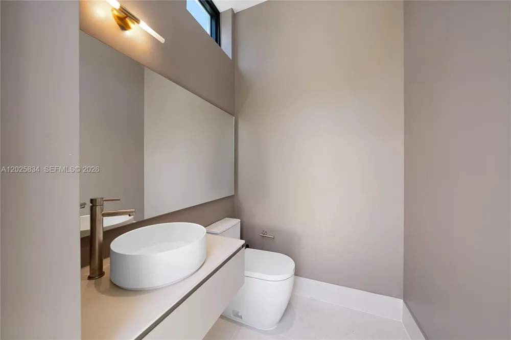 571 Glenridge Rd Key Biscayne, FL 33149