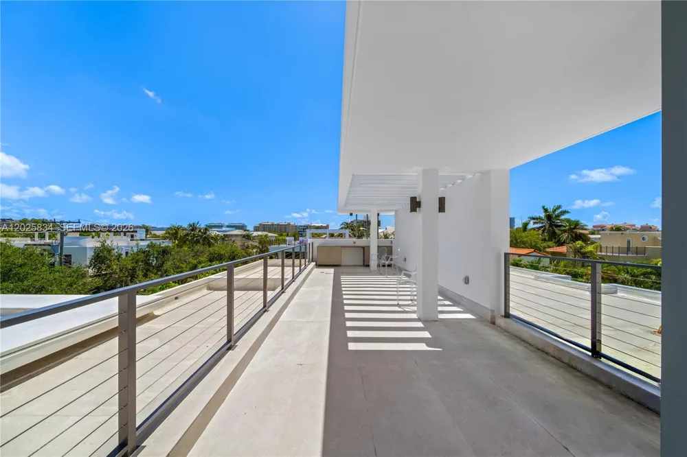 571 Glenridge Rd Key Biscayne, FL 33149