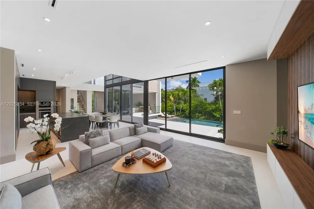 571 Glenridge Rd Key Biscayne, FL 33149
