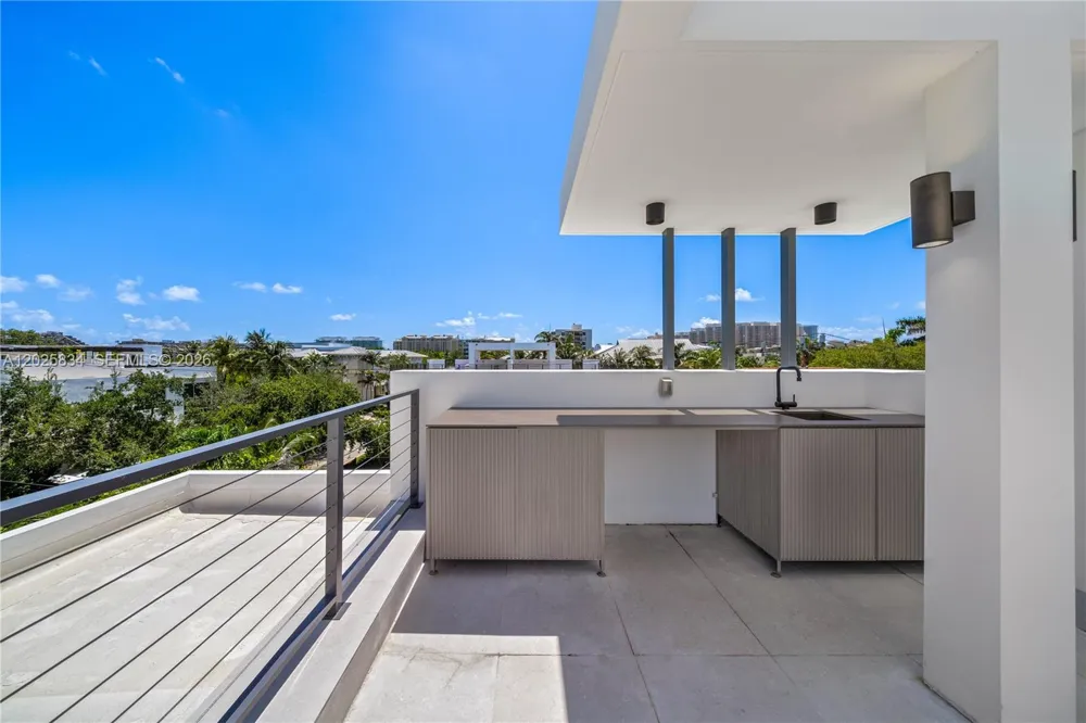 571 Glenridge Rd Key Biscayne, FL 33149