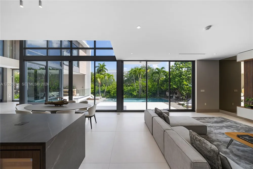 571 Glenridge Rd Key Biscayne, FL 33149