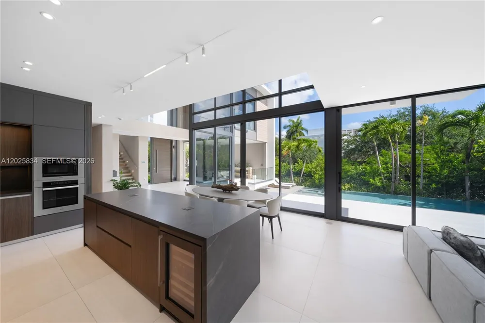 571 Glenridge Rd Key Biscayne, FL 33149