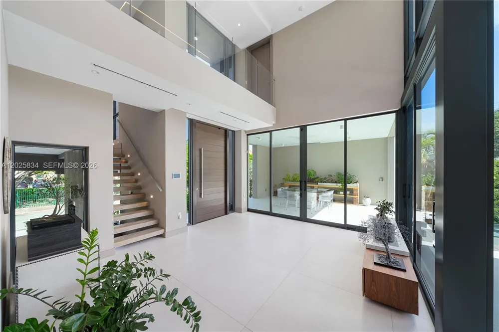 571 Glenridge Rd Key Biscayne, FL 33149
