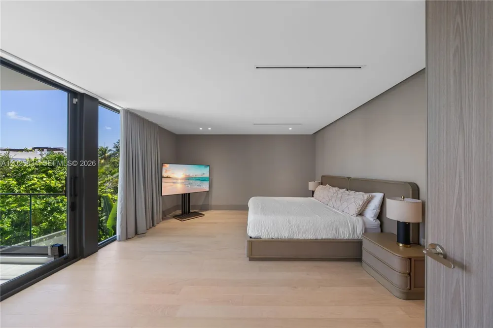 571 Glenridge Rd Key Biscayne, FL 33149