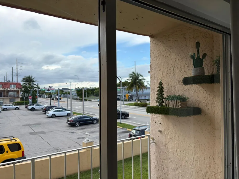 6820 W Flagler St #212 Miami, FL 33144