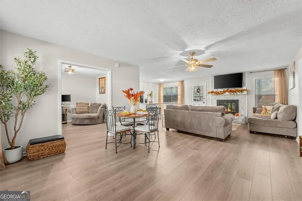 4041 Woodbridge CT Powder Springs, GA 30127