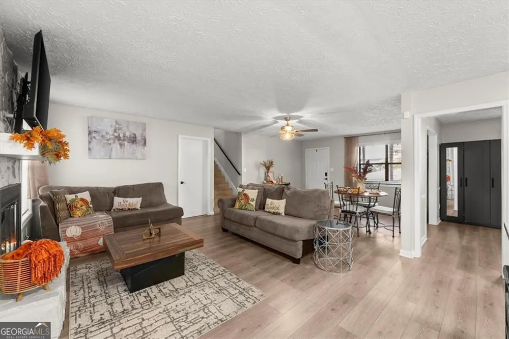 4041 Woodbridge CT Powder Springs, GA 30127