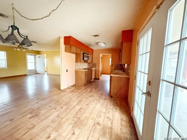 607 Bowie Fredericksburg, TX 78624