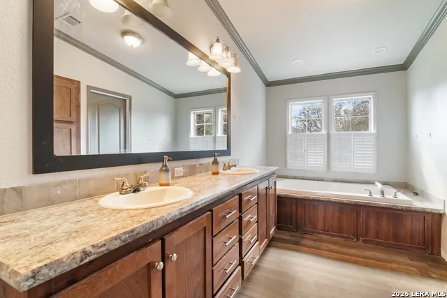 179 Pvt Rd 3830 Utopia, TX 78884