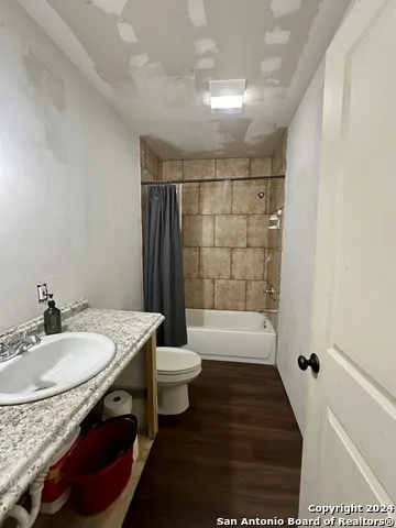 1366 County Road 467 Stockdale, TX 78160