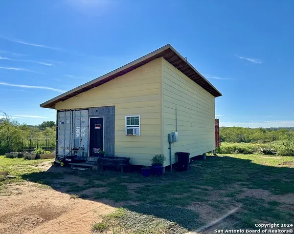 1366 County Road 467 Stockdale, TX 78160