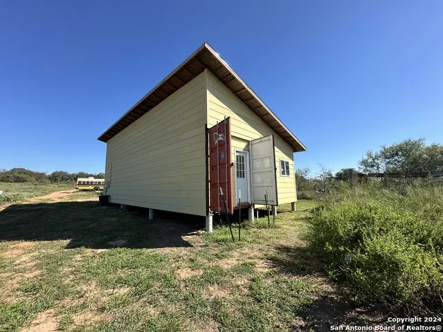 1366 County Road 467 Stockdale, TX 78160