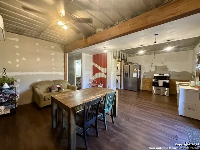 1366 County Road 467 Stockdale, TX 78160