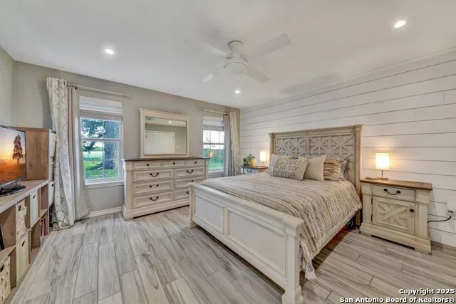 15592 Miller St Hedwig, TX 78152