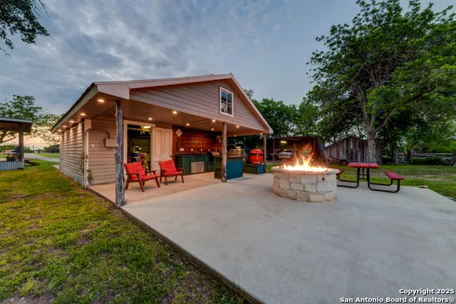 15592 Miller St Hedwig, TX 78152
