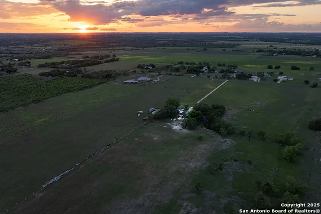 15592 Miller St Hedwig, TX 78152