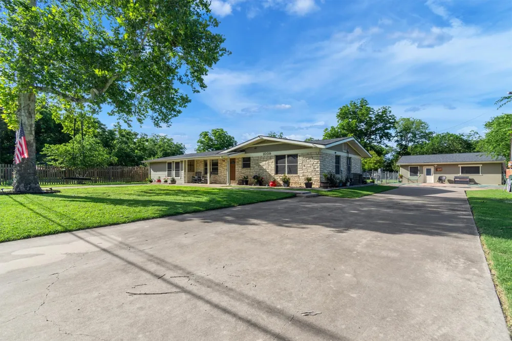 1009 Crepe Myrtle Drive