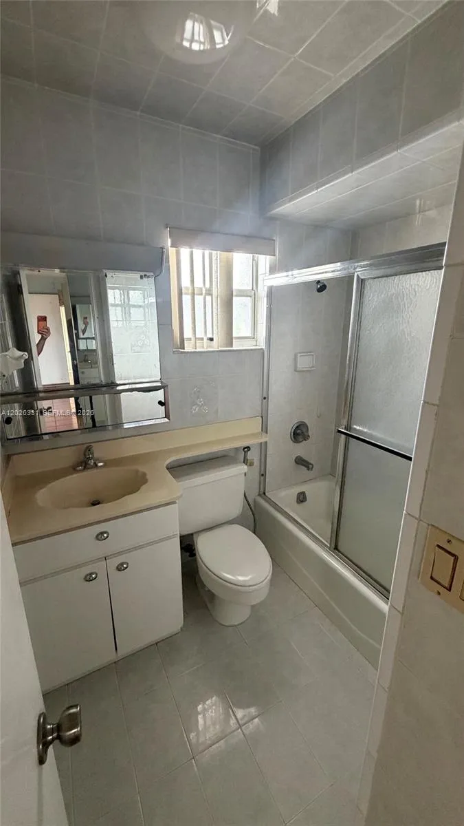 770 E 19th St #A Hialeah, FL 33013