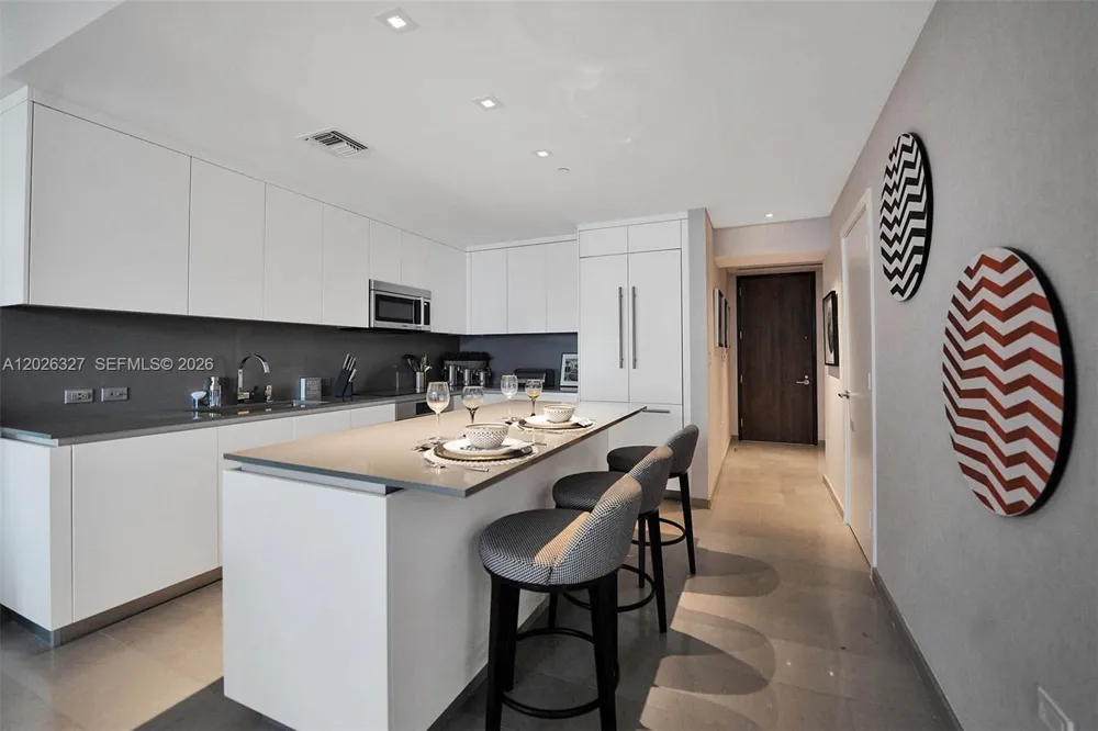 88 SW 7th St #1408 Miami, FL 33130