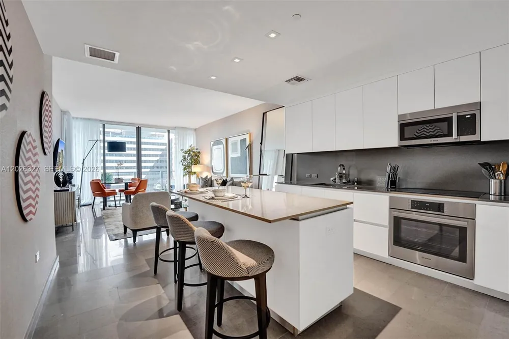 88 SW 7th St #1408 Miami, FL 33130