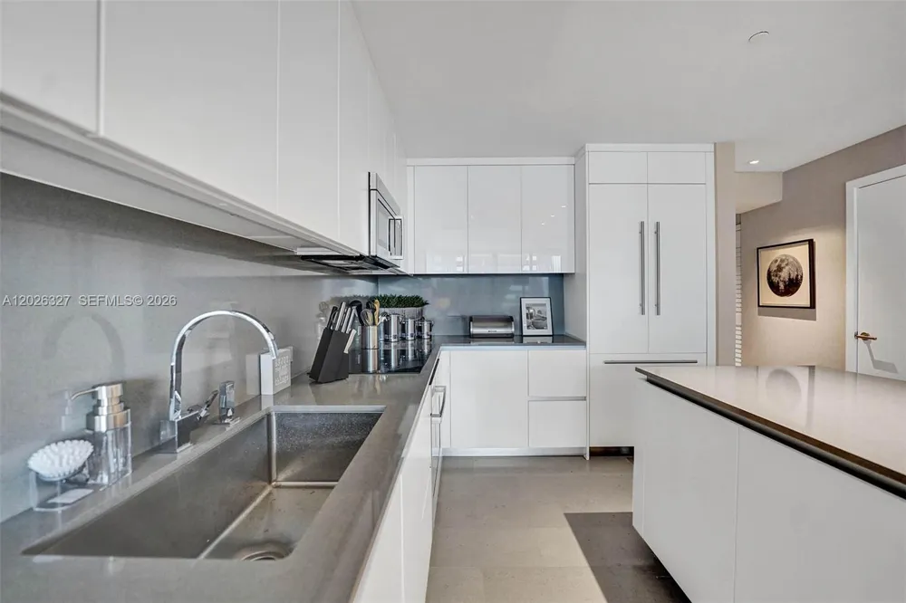 88 SW 7th St #1408 Miami, FL 33130
