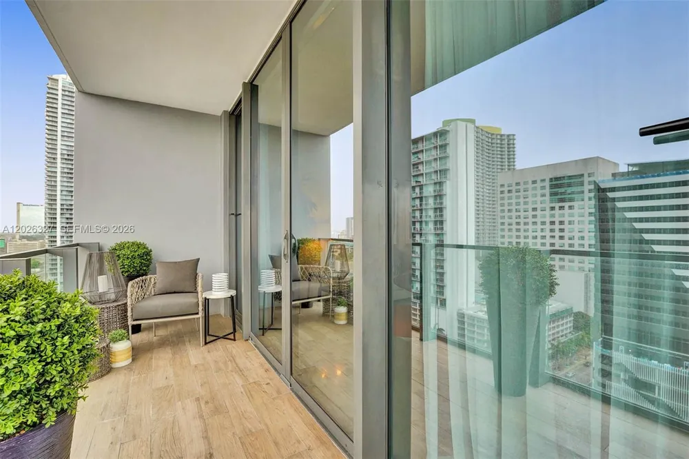 88 SW 7th St #1408 Miami, FL 33130