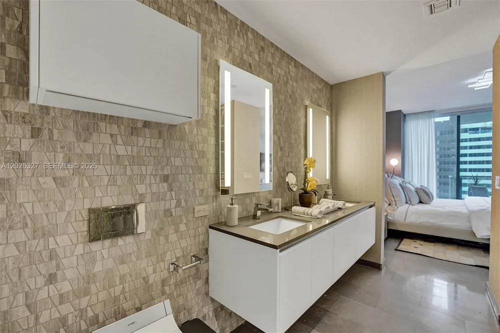 88 SW 7th St #1408 Miami, FL 33130