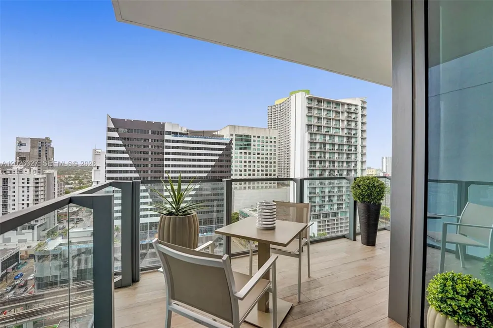 88 SW 7th St #1408 Miami, FL 33130