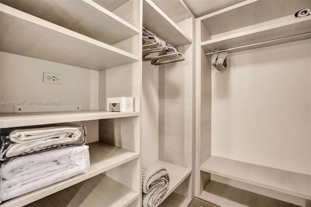 88 SW 7th St #1408 Miami, FL 33130