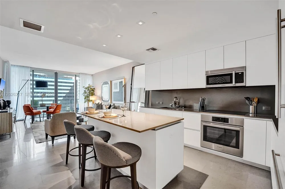 88 SW 7th St #1408 Miami, FL 33130