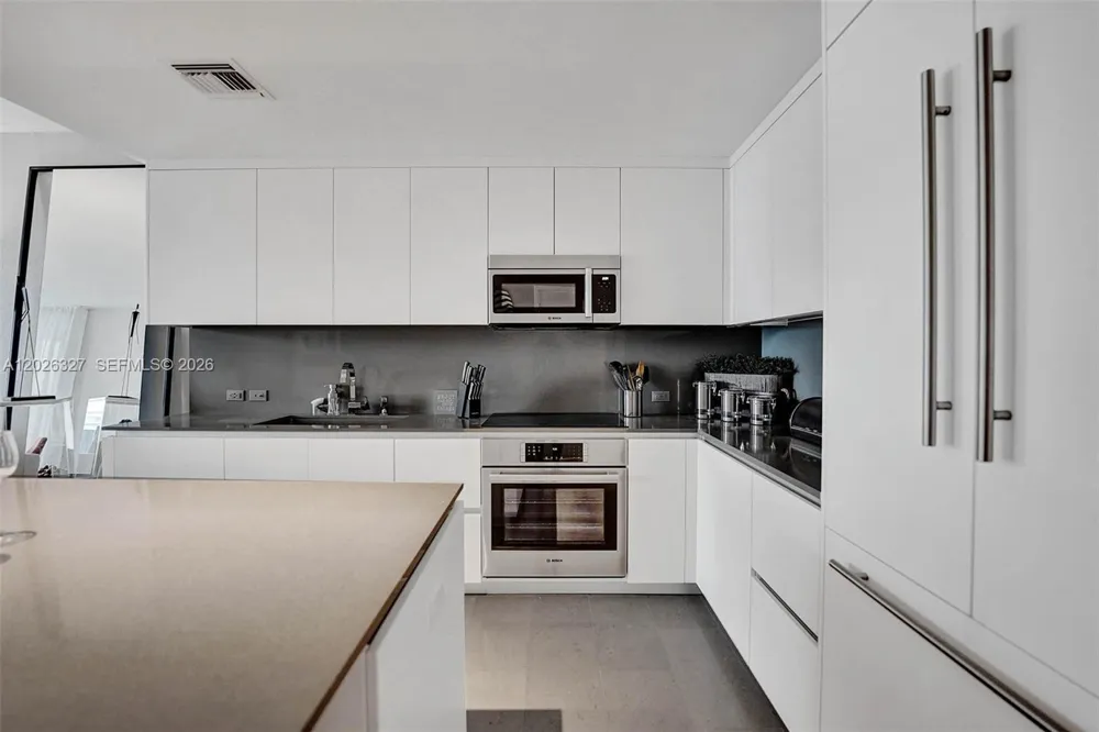 88 SW 7th St #1408 Miami, FL 33130