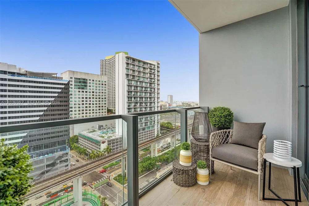 88 SW 7th St #1408 Miami, FL 33130