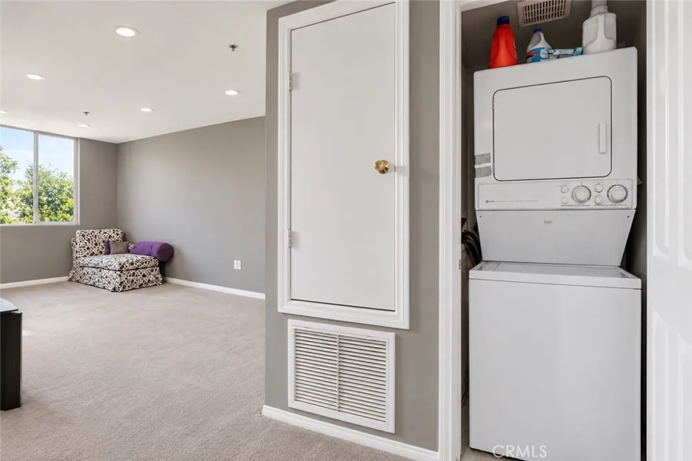 4501 Cedros Avenue #239 Sherman Oaks, CA 91403