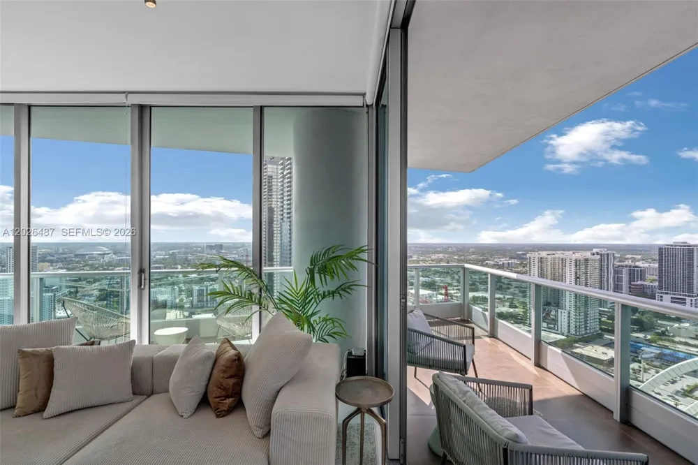 900 Biscayne Blvd #4412 Miami, FL 33132