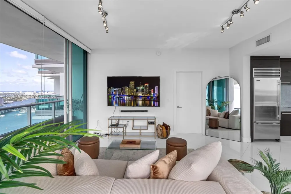900 Biscayne Blvd #4412 Miami, FL 33132