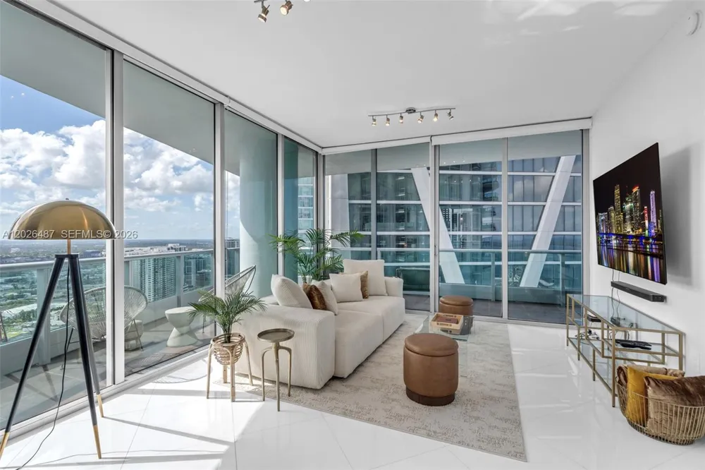 900 Biscayne Blvd #4412 Miami, FL 33132