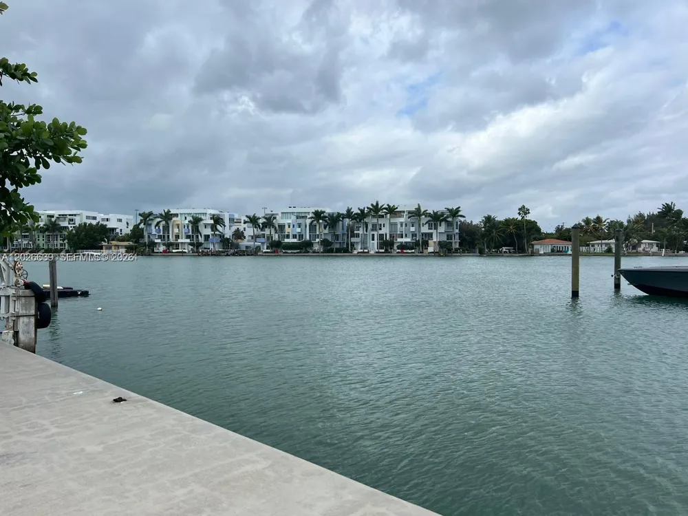 7590 Bayside Ln Miami Beach, FL 33141