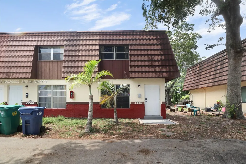 2235 NW 59th Way #2235 Lauderhill, FL 33313